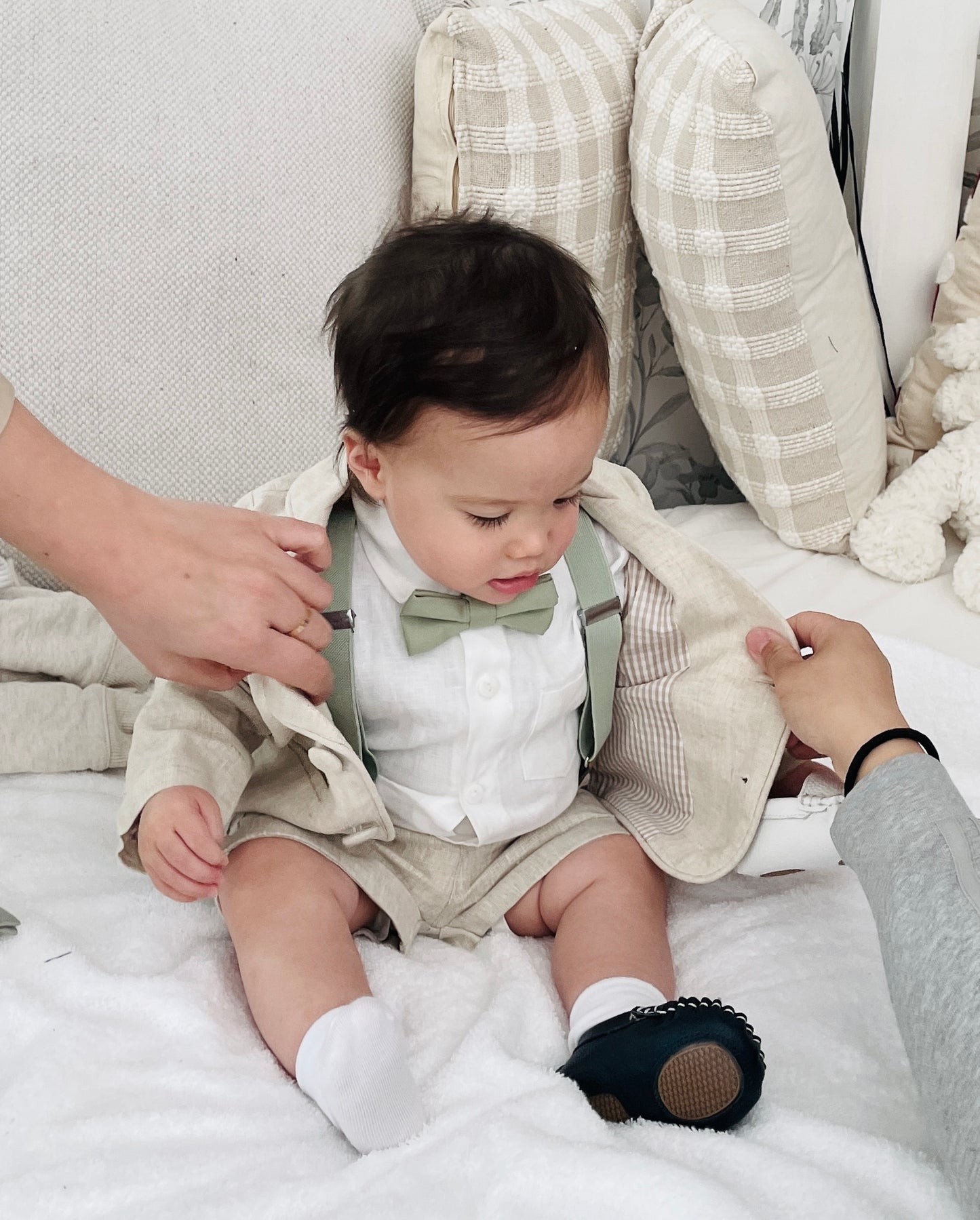 Beige linen summer set with shorts, shirt, suspenders and bow tie plus optional extras