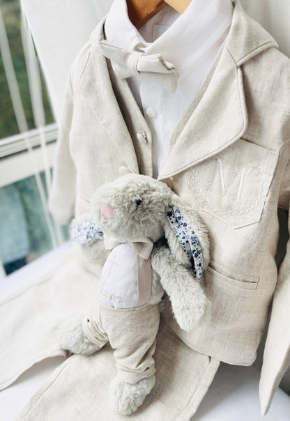 White linen vest suit with beige linen jacket and accessories