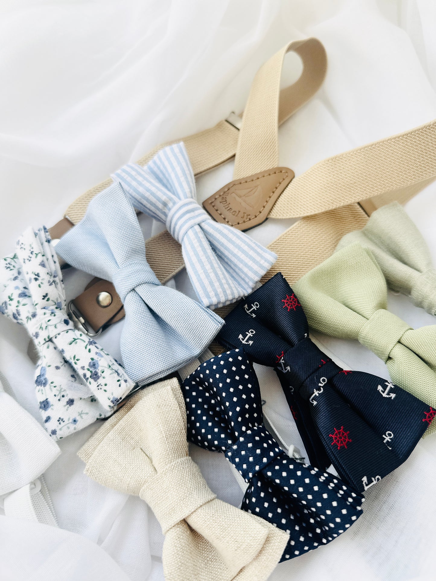 Baby and toddler bow ties and suspenders set