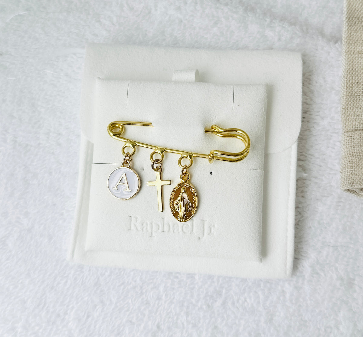 Gold or Silver coloured Baby Baptism keepsake Brooch