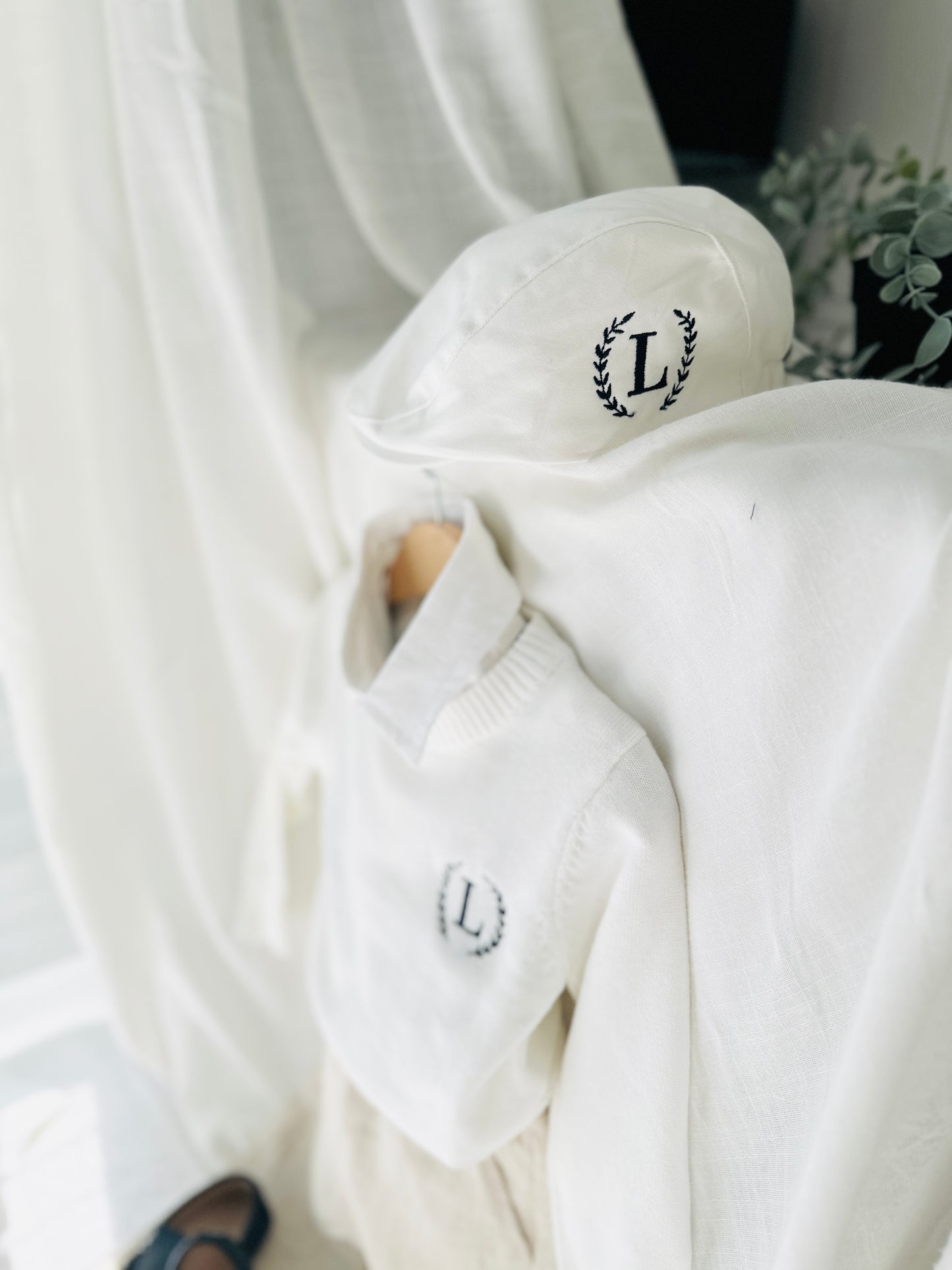 White cotton sweater with optional embroidery